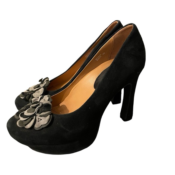 Candie's Black Heels with Gray Floral Accent Size 7 - Picture 3 of 9
